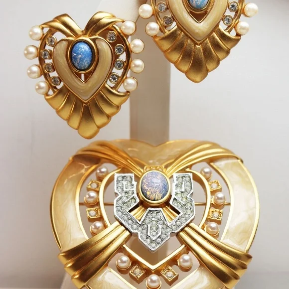 Hearts of Hollywood Set Elizabeth Taylor for AVON